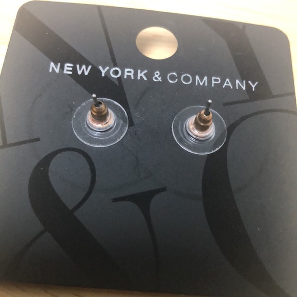 NY&CO 🎉NWT 🎉Beautiful Earrings - Picture 4 of 4